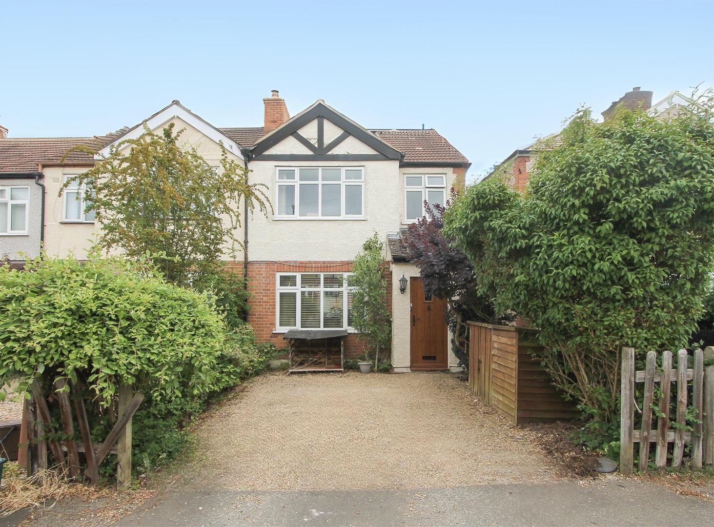 4 bed property in Dale Park Avenue, Carshalton